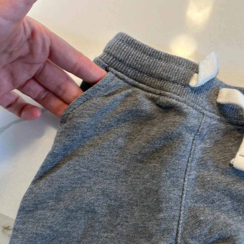 Carter’s baby gray green dinosaur t-Rex jogger sweatpants size 3 months 🩶🦖